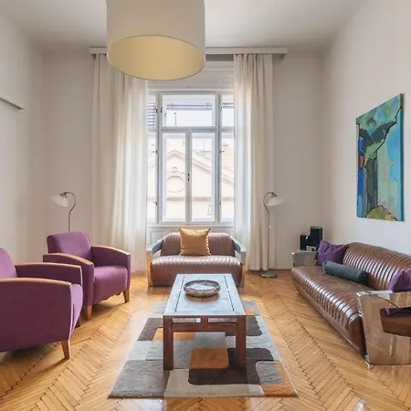 Sunny, Airy, Artsy & Authentic Loft With Balcony Lejlighed *