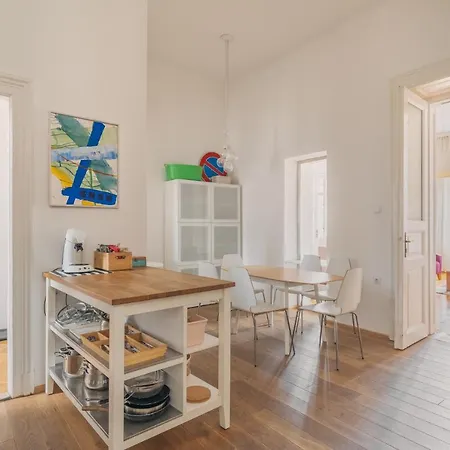 Lejlighed Sunny, Airy, Artsy & Authentic Loft With Balcony