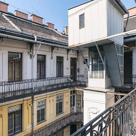 Lejlighed Sunny, Airy, Artsy & Authentic Loft With Balcony *