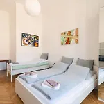 Sunny, Airy, Artsy & Authentic Loft With Balcony Apartament Budapesta