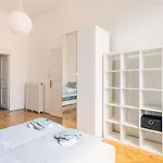Sunny, Airy, Artsy & Authentic Loft With Balcony * Budapesta