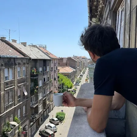 Daire Sunny, Airy, Artsy & Authentic Loft With Balcony