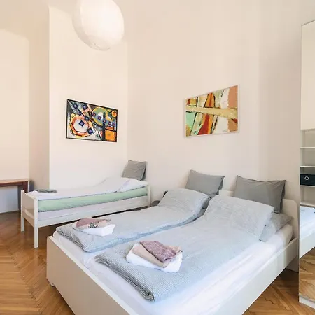 Sunny, Airy, Artsy & Authentic Loft With Balcony Daire Budapeşte