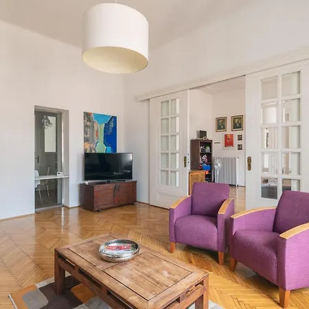 Sunny, Airy, Artsy & Authentic Loft With Balcony