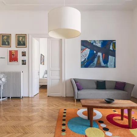 Sunny, Airy, Artsy & Authentic Loft With Balcony Daire Budapeşte