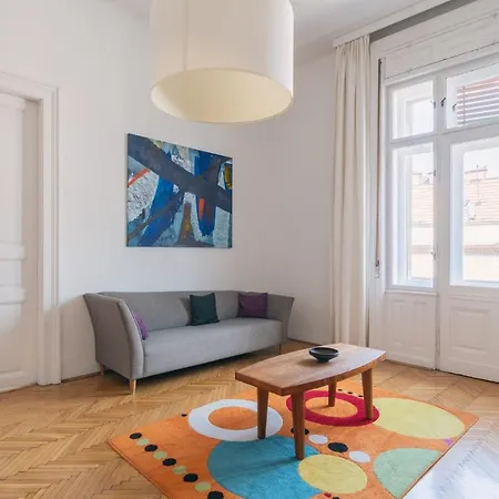 Sunny, Airy, Artsy & Authentic Loft With Balcony