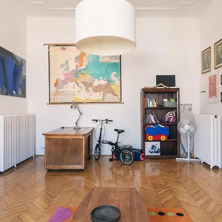 Sunny, Airy, Artsy & Authentic Loft With Balcony * Budapeşte