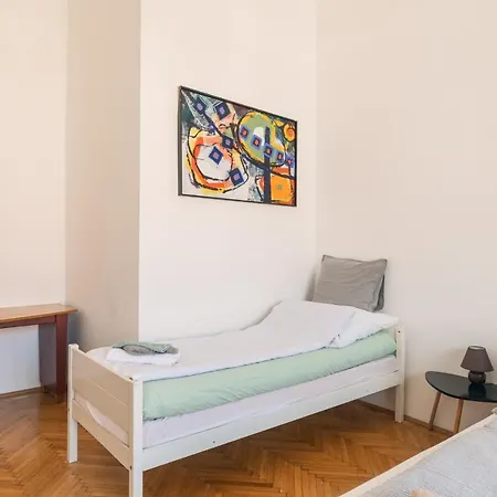 Daire Sunny, Airy, Artsy & Authentic Loft With Balcony *