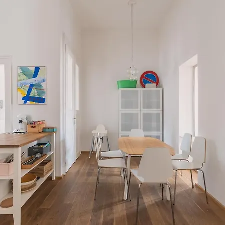 Sunny, Airy, Artsy & Authentic Loft With Balcony * Budapest