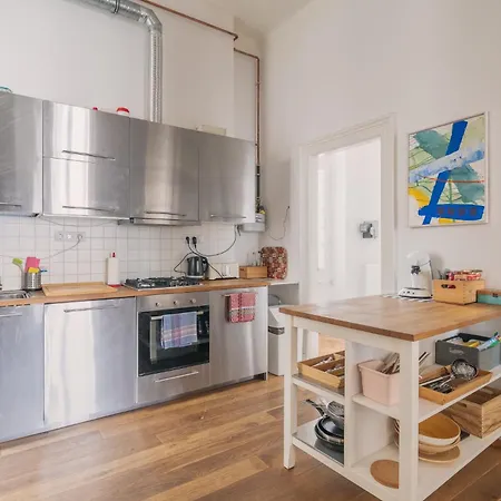 Sunny, Airy, Artsy & Authentic Loft With Balcony * Budapeşte