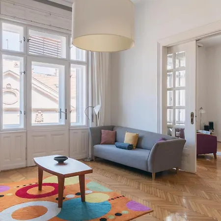 Sunny, Airy, Artsy & Authentic Loft With Balcony Budapeszt