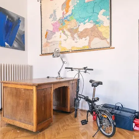 Sunny, Airy, Artsy & Authentic Loft With Balcony Apartment *