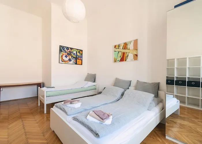 Sunny, Airy, Artsy & Authentic Loft With Balcony Apartament Budapesta