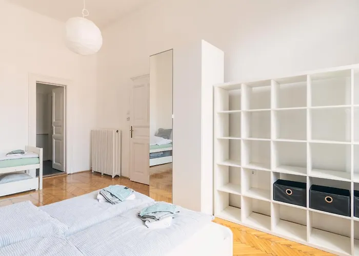 Sunny, Airy, Artsy & Authentic Loft With Balcony * Budapesta