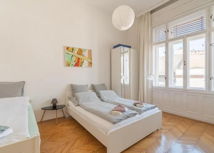 Sunny, Airy, Artsy & Authentic Loft With Balcony Apartament