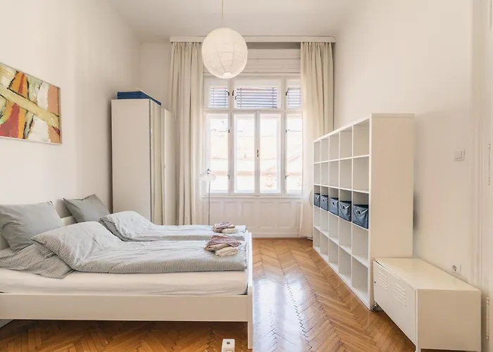 Apartament Sunny, Airy, Artsy & Authentic Loft With Balcony *