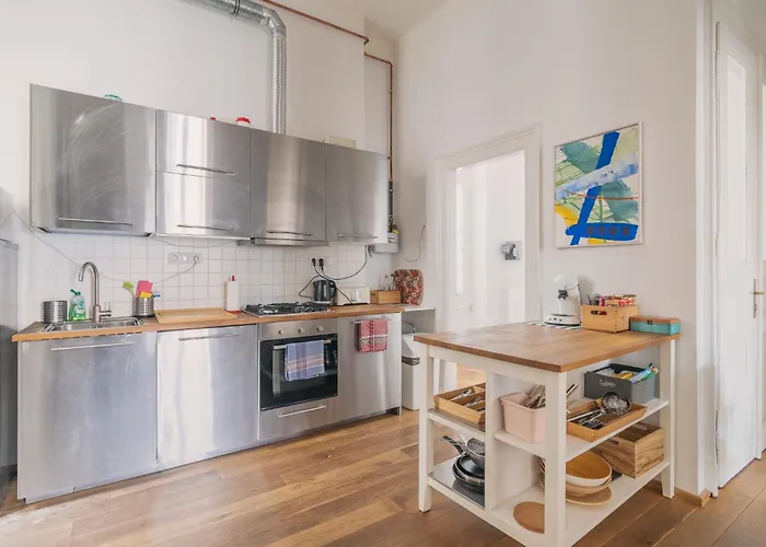 Sunny, Airy, Artsy & Authentic Loft With Balcony * Budapesta