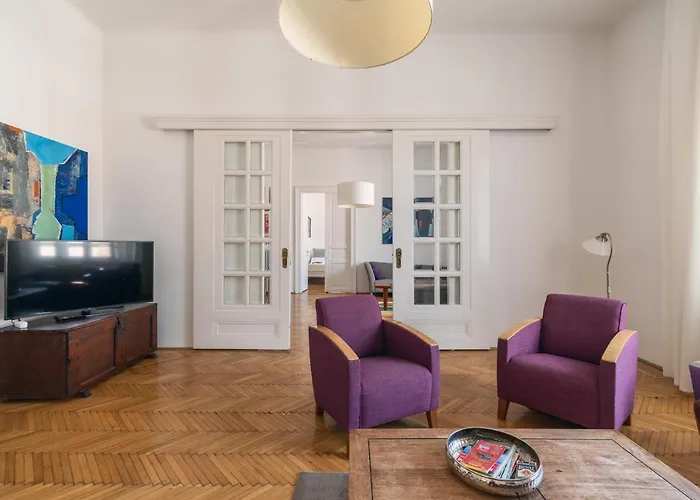 Apartament Sunny, Airy, Artsy & Authentic Loft With Balcony *