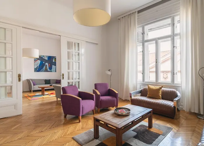 Apartament Sunny, Airy, Artsy & Authentic Loft With Balcony Budapesta