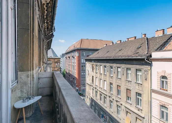 Sunny, Airy, Artsy & Authentic Loft With Balcony Apartament