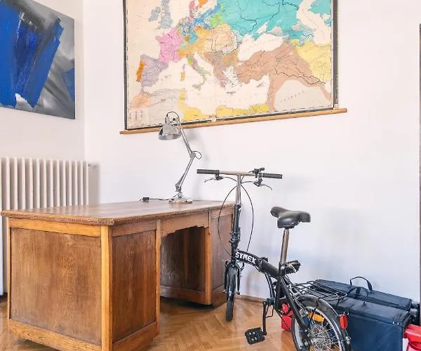 Sunny, Airy, Artsy & Authentic Loft With Balcony Lägenhet *